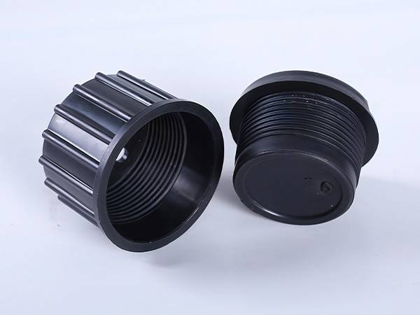 1 male buckle and 1 female buckle in black of one-off thread protector