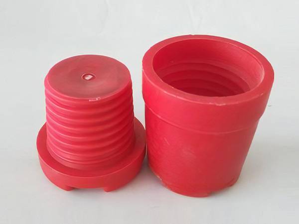 1 male buckle and 1 female buckle in red of one-off thread protector